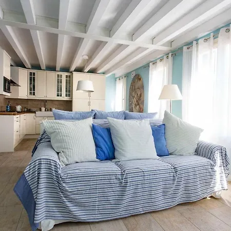 Apartman New, Central & Quiet With Parking