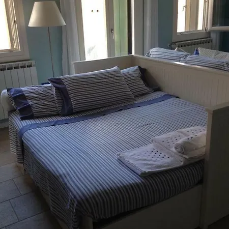 Apartment New, Central & Quiet With Parking *