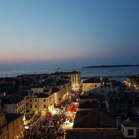 New, Central & Quiet With Parking Chioggia